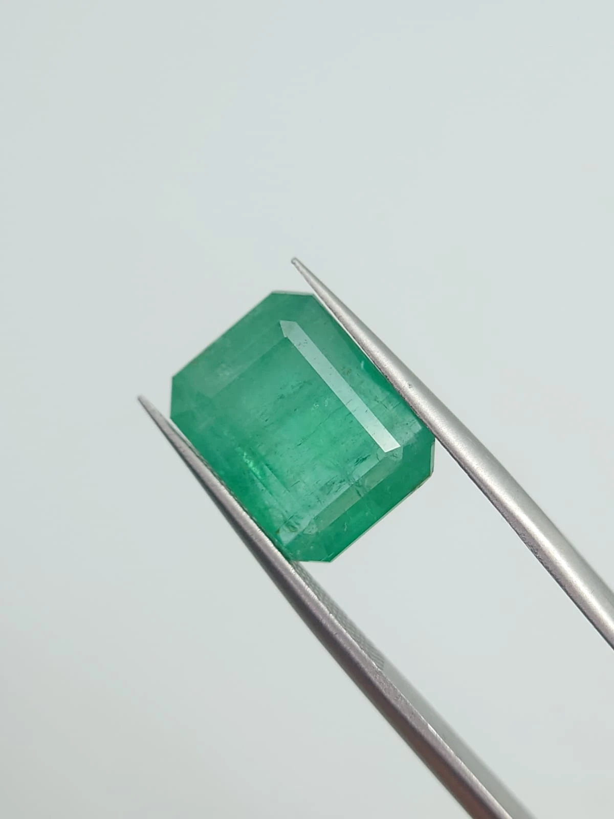8.39ct Natural Emerald Rectangular cut Loose Gemstone From Panjshir Afghanistan — view 3
